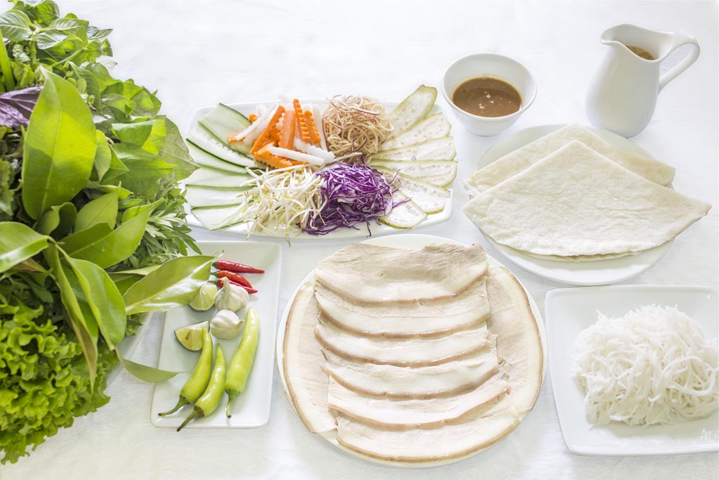 Bánh tráng cuốn thịt mỏng - Hoàng Tín