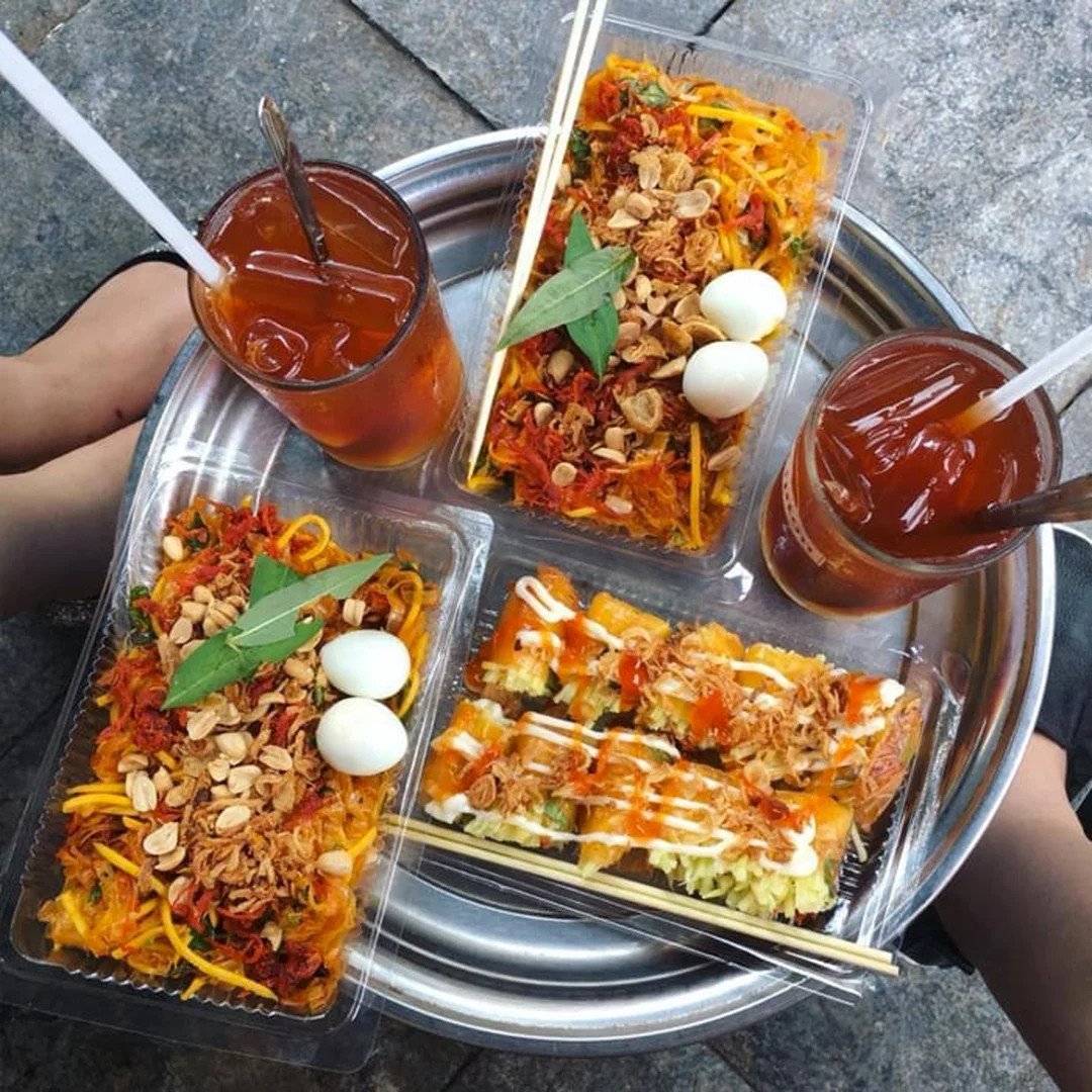 bánh tráng bơ với xoài xanh giúp cân bằng vị béo