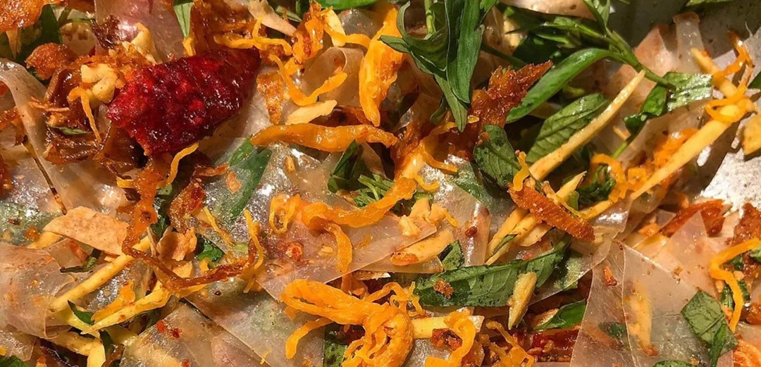 bánh tráng cô bé bánh tráng cuốn chấm sốt