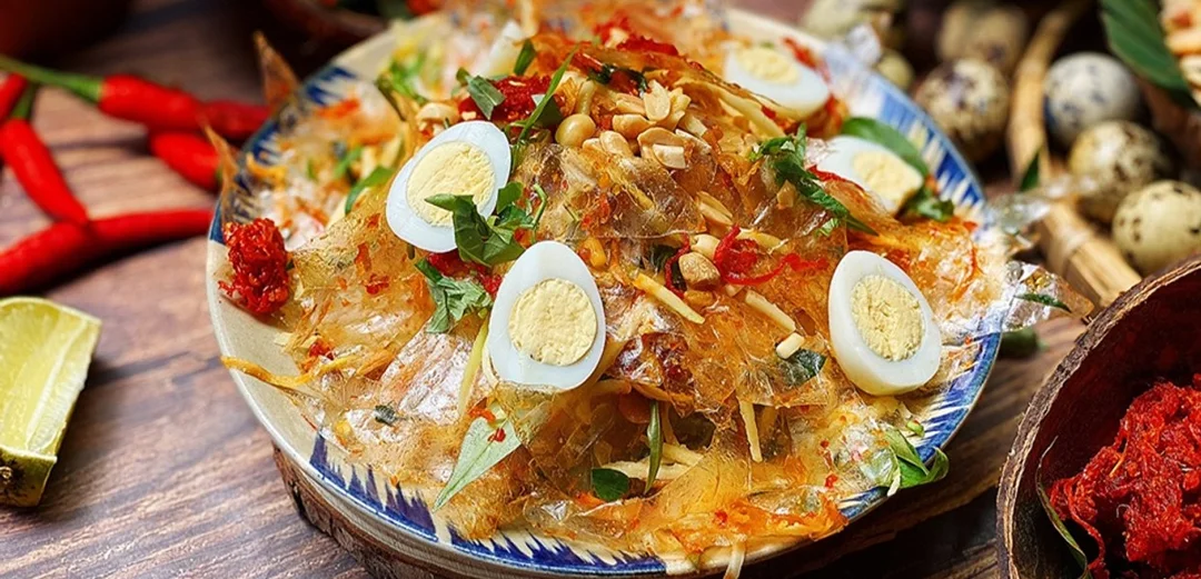 bánh tráng cô gánh ăn kèm nước chấm đậm vị