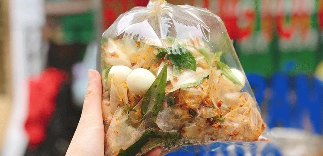 bánh tráng cô giang tỏi ớt tại chung cư Trần Quang Diệu