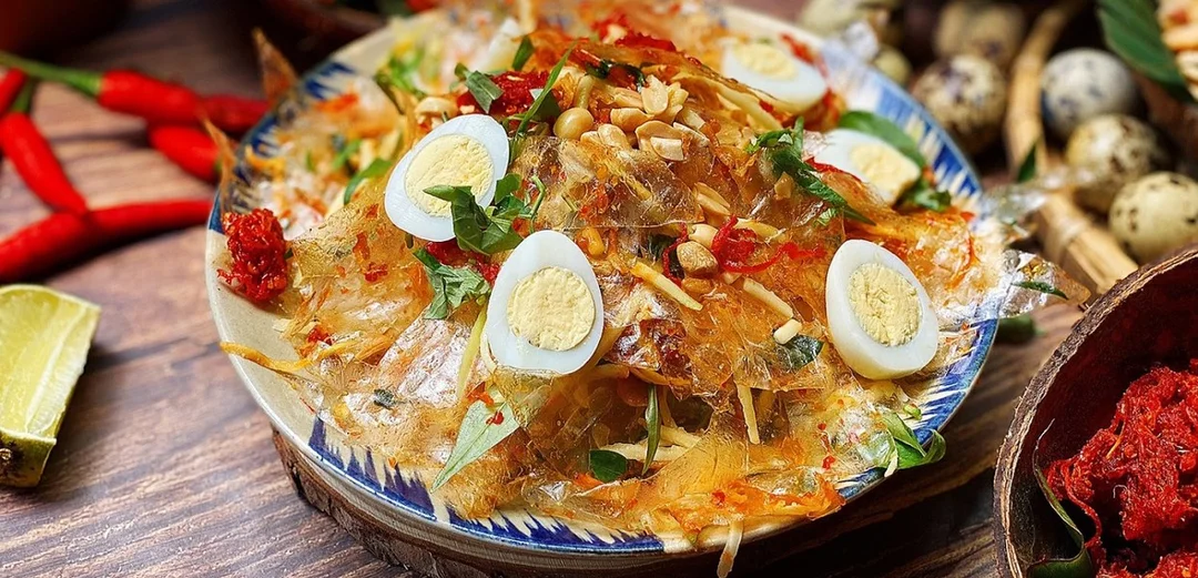 bánh tráng cô giang trộn tỏi ớt cay mặn