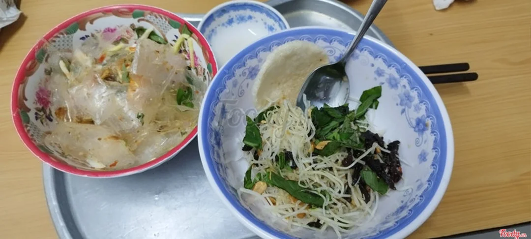 bánh tráng cuốn bà bắc với sốt và topping riêng