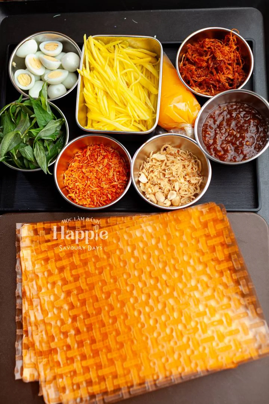 bánh tráng cuốn bơ cắt miếng vừa ăn