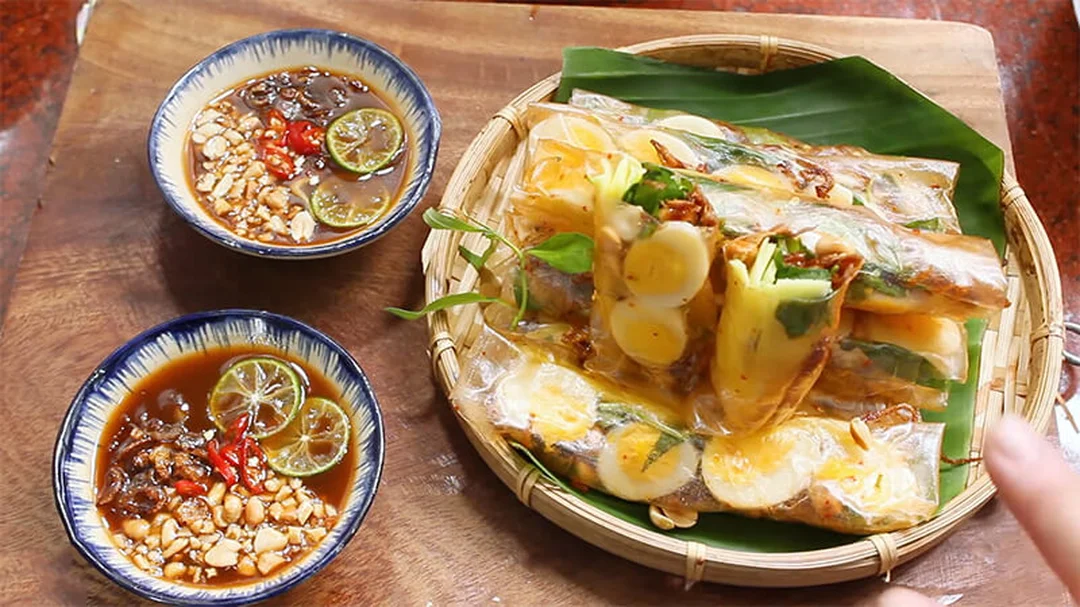 Cách ăn bánh tráng me sốt chua ngọt bánh tráng cuốn sốt me chua ngọt dễ làm tại nhà