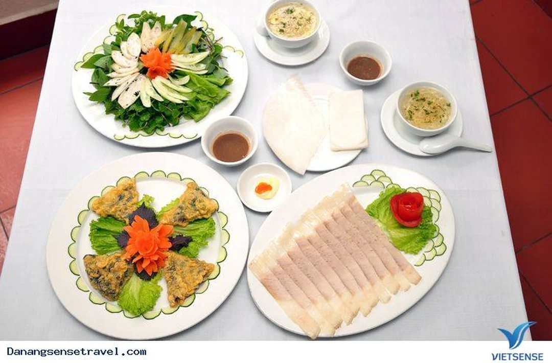 bánh tráng cuốn thịt heo đà nẵng với rau sống đa dạng