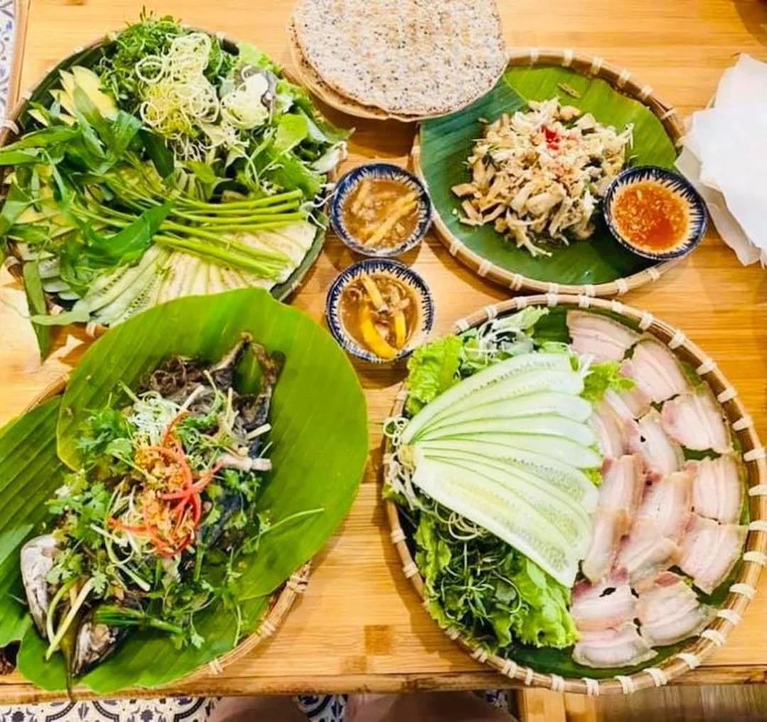 bánh tráng cuốn thịt heo gần đây phù hợp nhóm gia đình