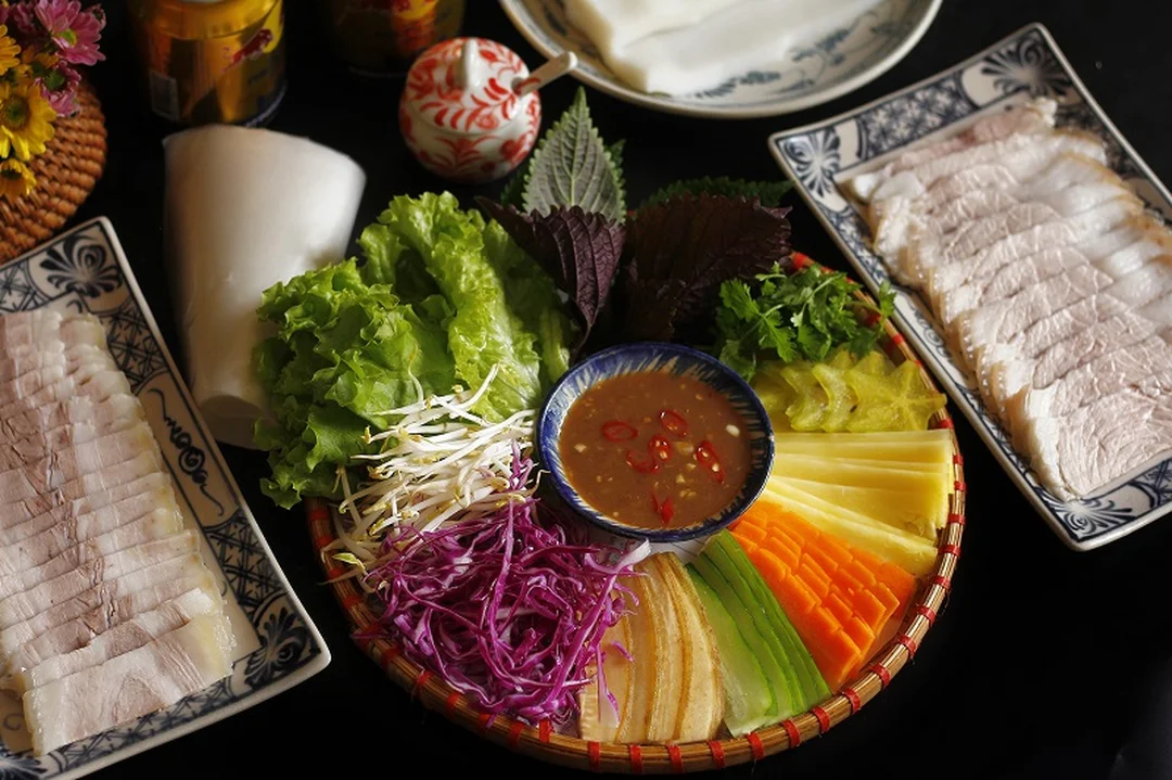 bánh tráng cuốn thịt heo giang mỹ cho nhóm gia đình