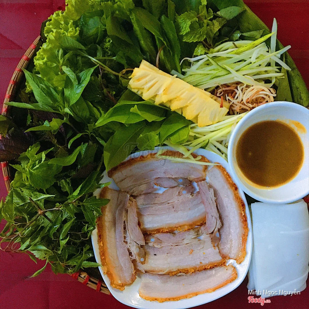 bánh tráng cuốn thịt heo mai phạm phong cách món Việt