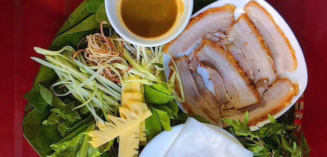 bánh tráng cuốn thịt heo mai phạm tại Hà Nội
