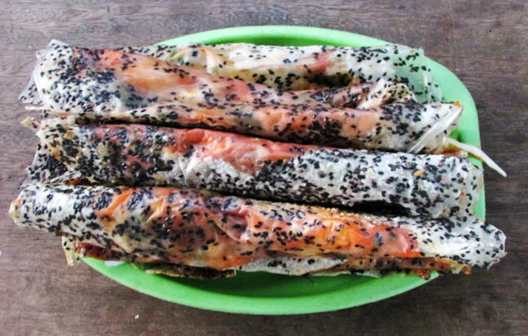 bánh tráng cuốn tương đặc sản miền Trung
