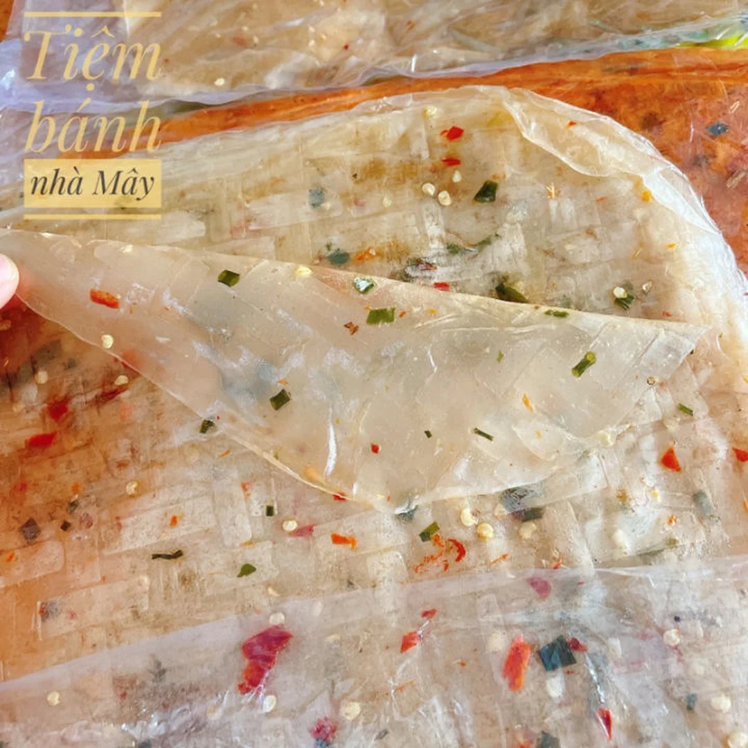 bánh tráng dẻo mềm dùng để cuốn và chấm sốt