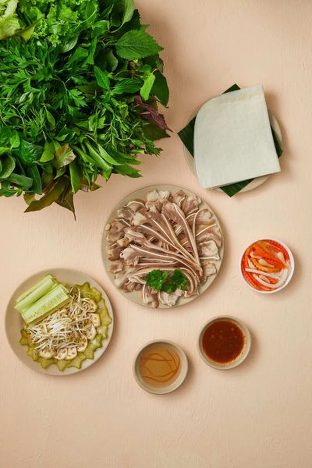 bánh tráng hoàng ty món tai heo cuốn rau