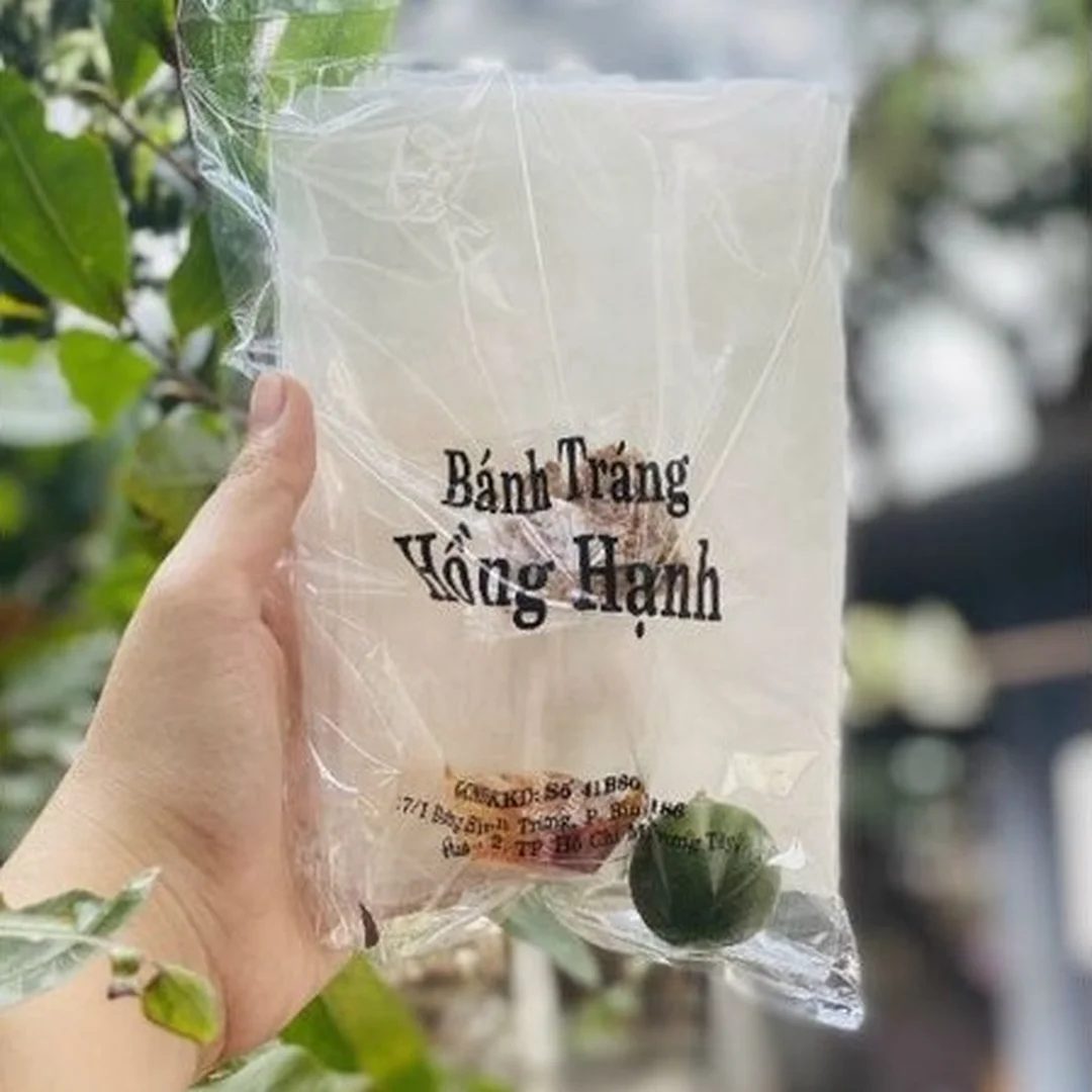 bánh tráng hồng hạnh kèm gia vị sate muối tắc