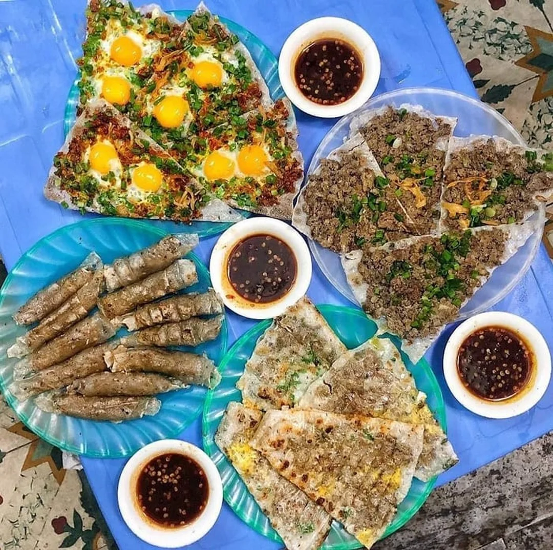 bánh tráng kẹp Đà Nẵng nướng giòn với nhân trứng cút và khô bò