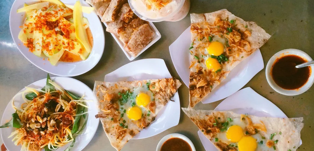 bánh tráng kẹp dì hoa tại quán ăn vặt Đà Nẵng