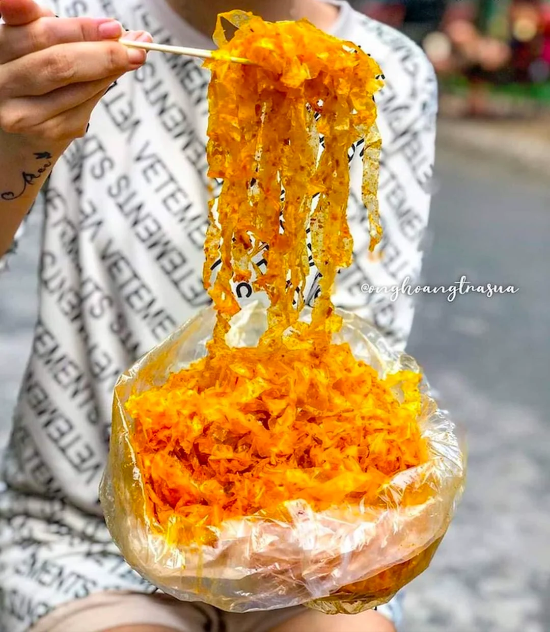 bánh tráng Long An sa tế dẻo cay trong hộp