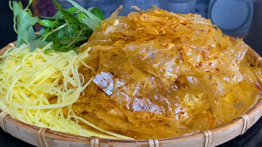 bánh tráng Long An sa tế trong món ăn vặt