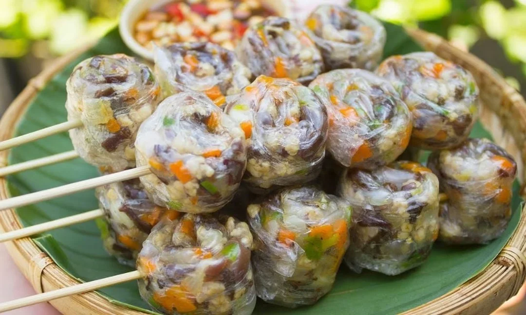 bánh tráng lụi chay sốt me với rau củ