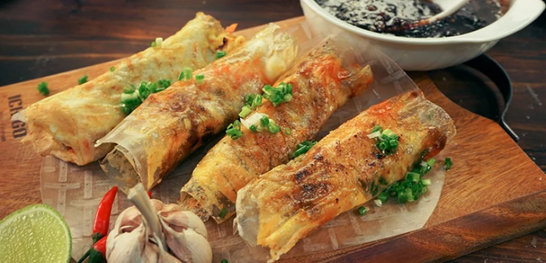 bánh tráng mắm ruốc với nguyên liệu trứng cút thịt băm hành lá
