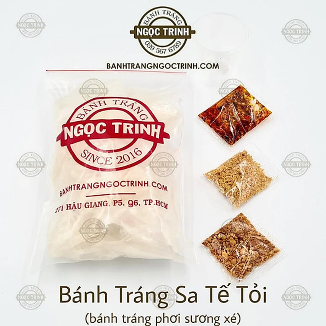 bánh tráng ngọc trinh ăn cùng gia vị muối nhuyễn