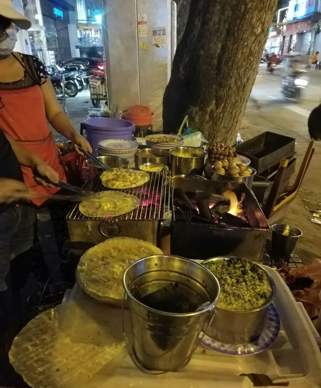bánh tráng nướng 61 cao thắng với topping thập cẩm