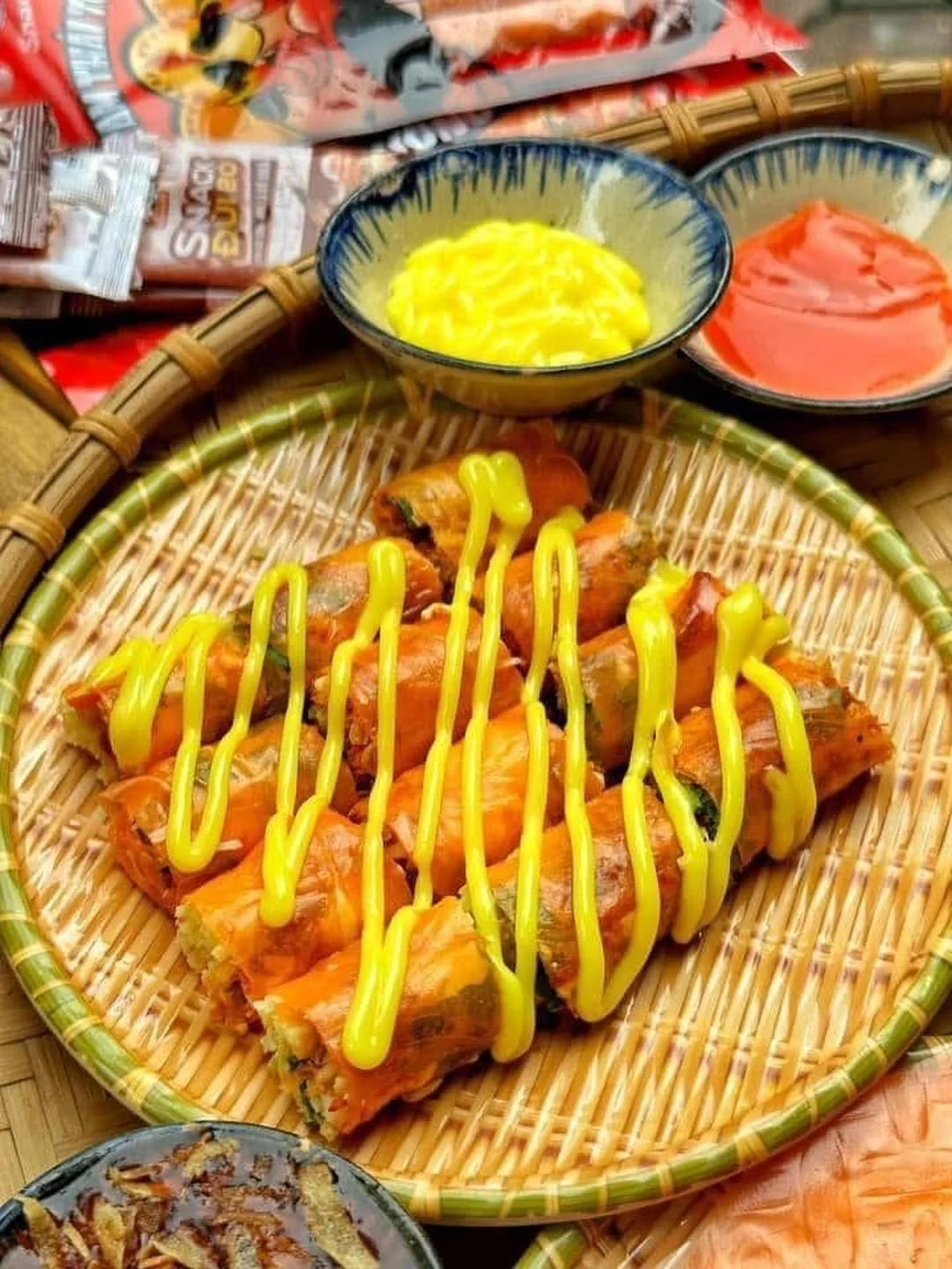 bánh tráng nướng cô phượng với nhân trứng và hành lá