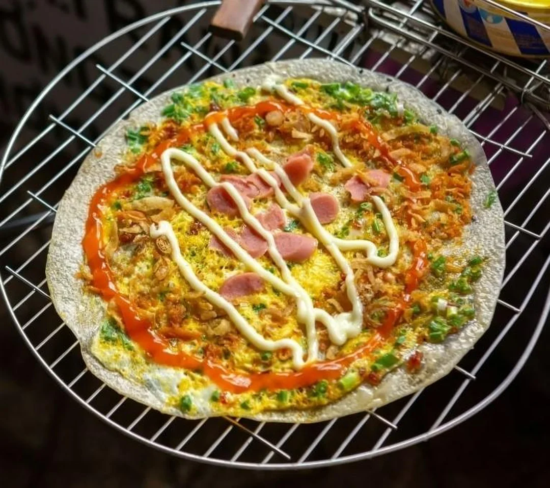 bánh tráng nướng đà lạt phần nhân đầy đặn cho khách du lịch