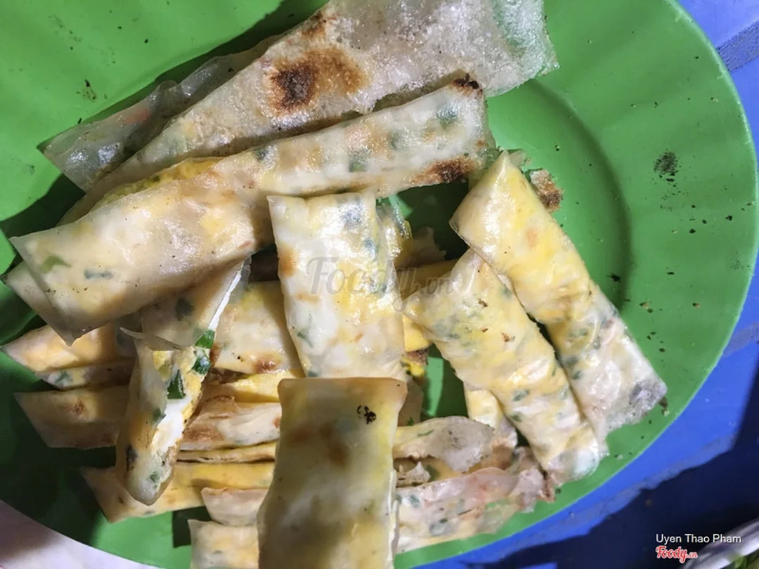 bánh tráng nướng dì nguyệt có mặt bánh vàng giòn