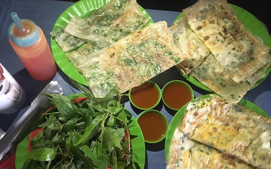 bánh tráng nướng dì nguyệt giòn nóng trên bếp than