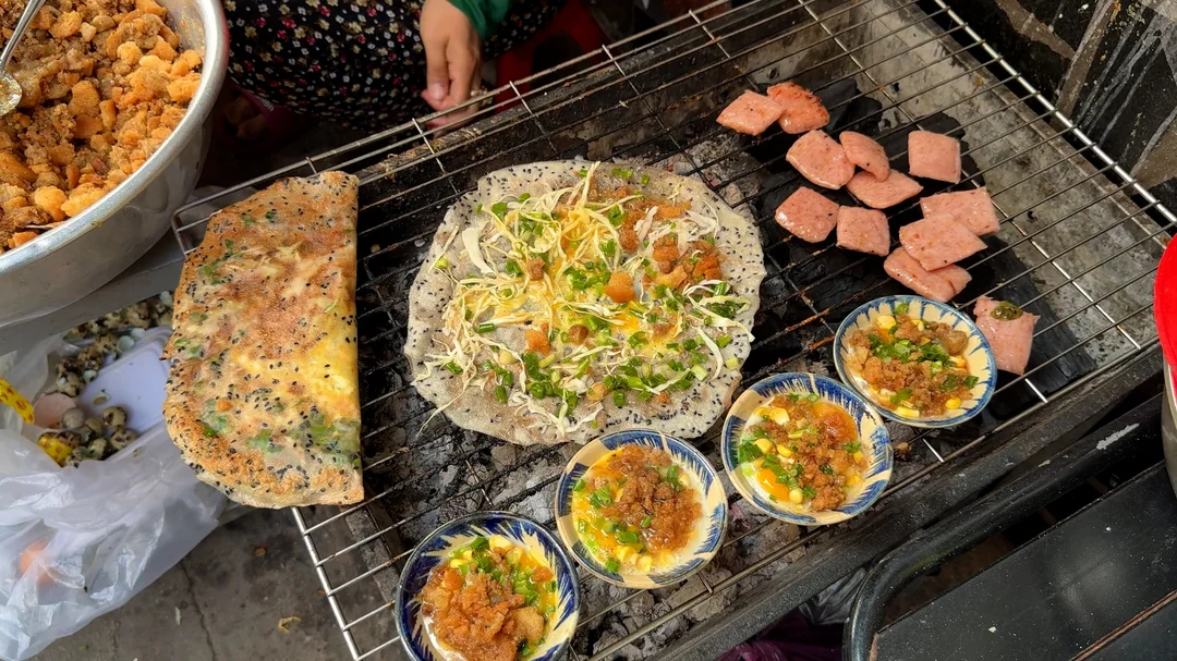 bánh tráng nướng phan rang giòn trên bếp than