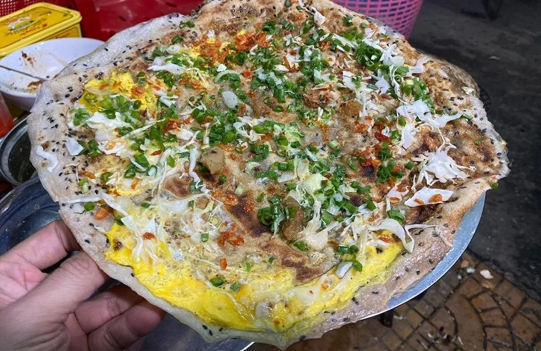 bánh tráng nướng phan rang nhiều topping trứng cút