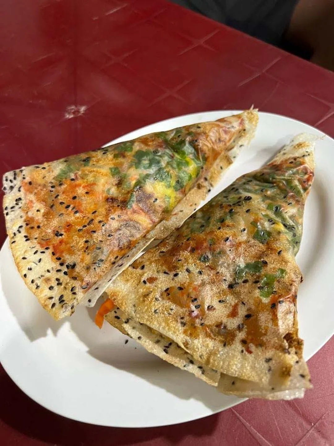 bánh tráng nướng Phan Thiết với nhiều topping cho khách du lịch