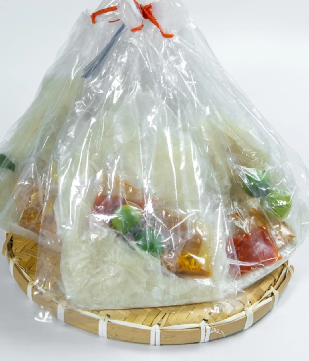 bánh tráng phơi sương kèm muối nhuyễn và hành phi