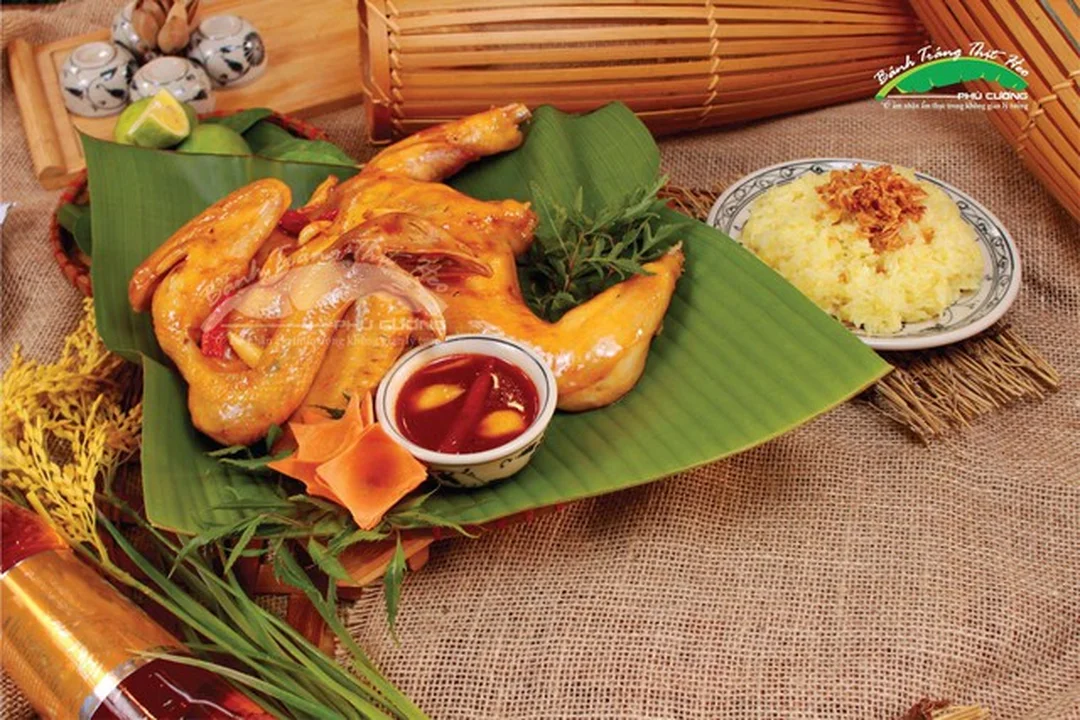 bánh tráng thịt heo phú cường với món gà hấp mắm ăn kèm