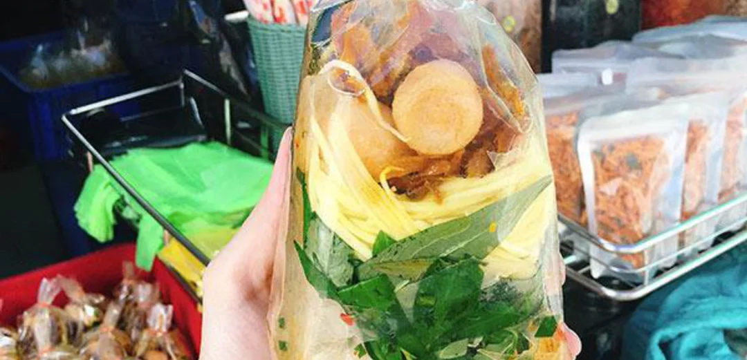 Bánh tráng trộn Chú Viên phần ăn nhiều topping bánh tráng trộn chú viên phần ăn nhiều topping