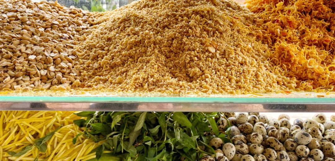 bánh tráng trộn cô năm hộp đầy topping trên ShopeeFood