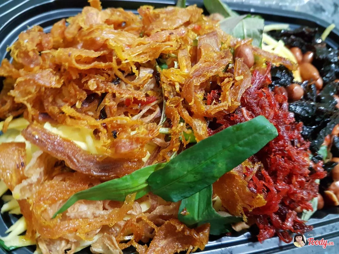 bánh tráng trộn long dạng hộp phù hợp mua mang về