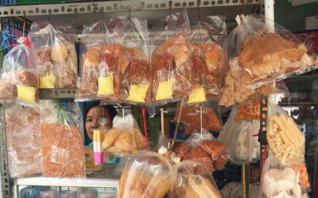 bánh tráng trộn near me với xoài xanh và rau răm
