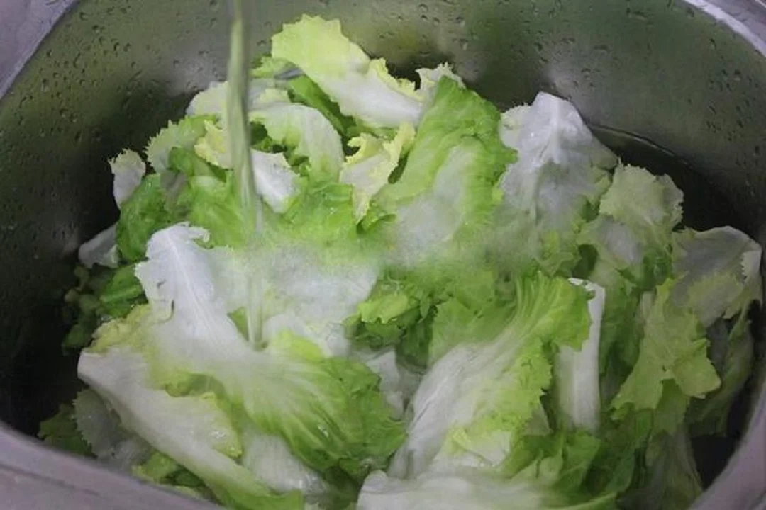 bát mắm chấm cho món thịt luộc cuốn bánh tráng