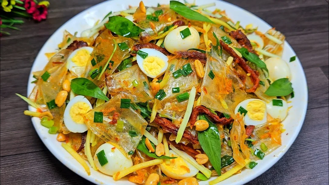 Cách làm bánh tráng trộn dẻo mỡ hành tại nhà