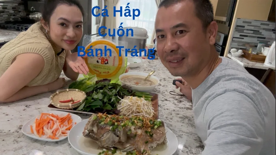 Cách làm cá hấp cuốn bánh tráng mắm nêm