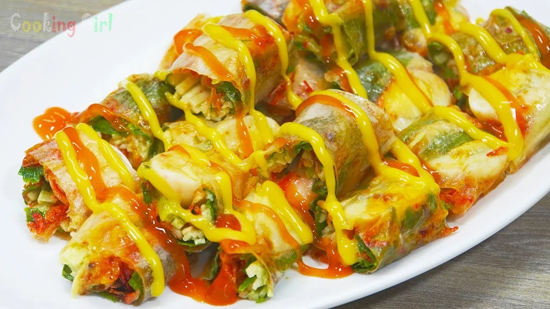 Tự làm bánh tráng cuốn sốt bơ trứng