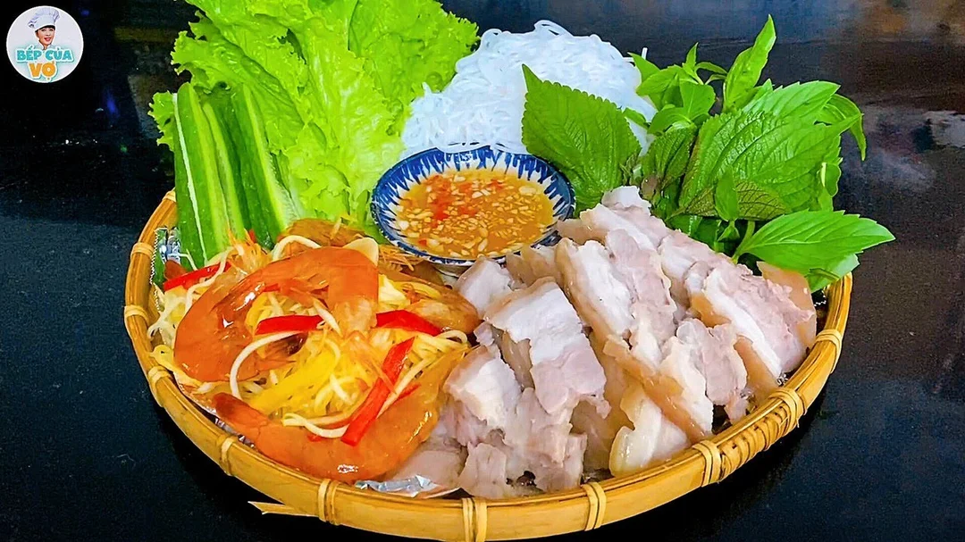 Video cách làm mắm tép thịt luộc cuốn bánh tráng